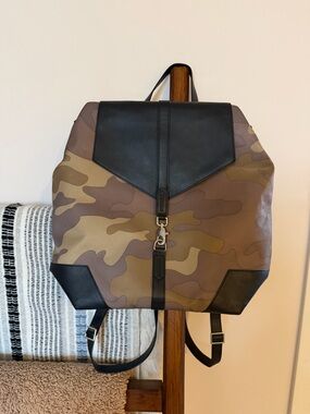 Stella & Dot Waverly Camo Backpack